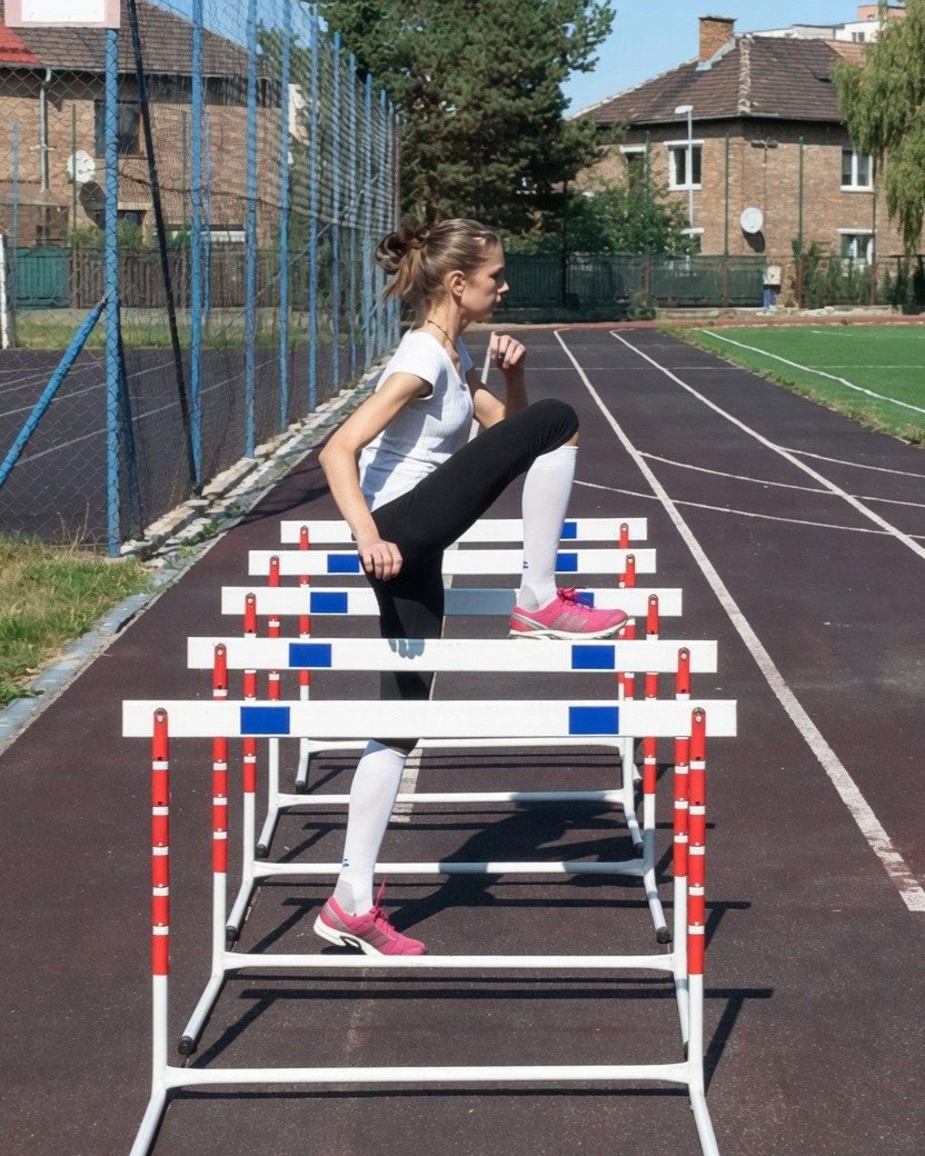 Alexandra pri tréningu na prekážkach